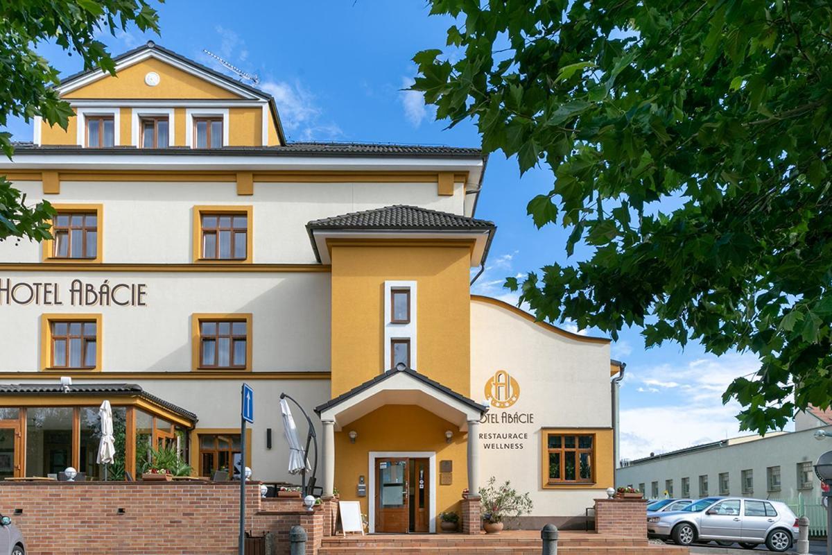 Hotel Abácie&Wellness Valašské Meziříčí Exterior foto